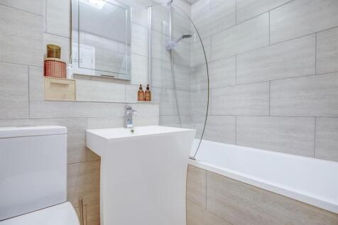 13 Hall Close, HP13 7YT-3.jpg