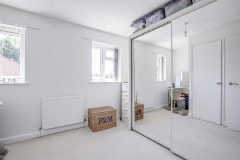 13 Hall Close, HP13 7YT-4.jpg