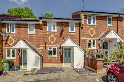 13 Hall Close, HP13 7YT-11.jpg