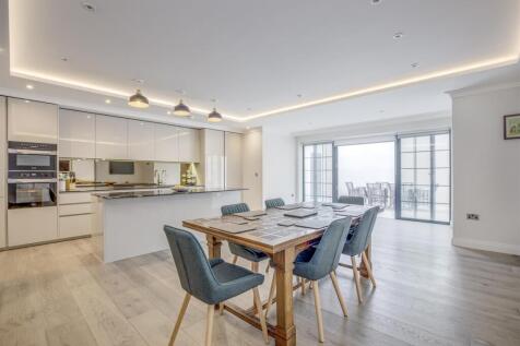 Apt 4 Wellington Court, 66 Penn Road, HP9 2LS-9.jp