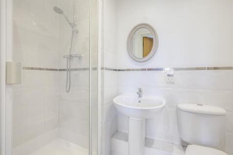EN-SUITE TO MASTER