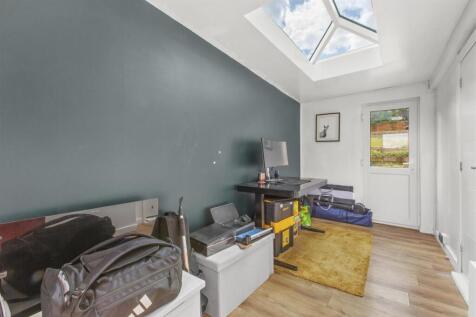 57 Plumer Road, HP11 2SR-10.jpg