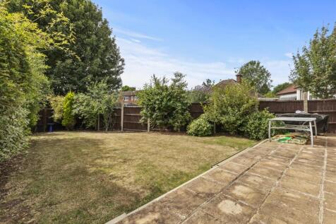27 East Drive, HP13 6JN-12.jpg