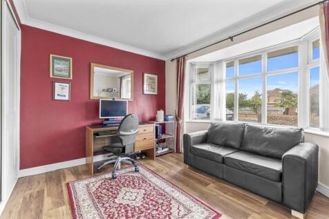 27 East Drive, HP13 6JN-7.jpg