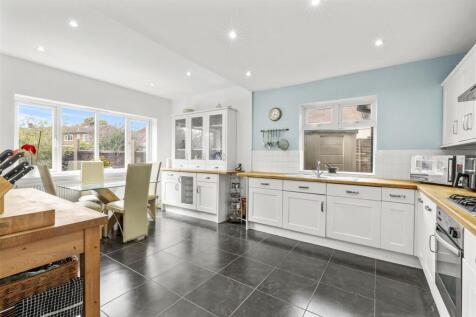 27 East Drive, HP13 6JN-9.jpg