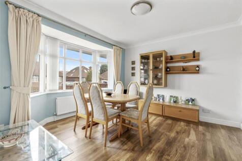 27 East Drive, HP13 6JN-8.jpg