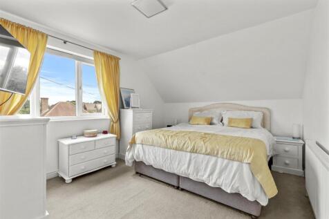 27 East Drive, HP13 6JN-5.jpg