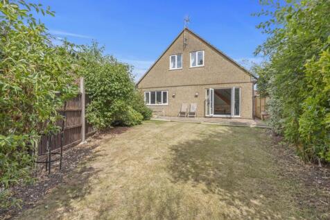 27 East Drive, HP13 6JN-13.jpg