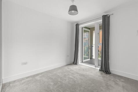 5 The Pavilion, Lily&#39;s Walk, HP11 2FX-7.jpg