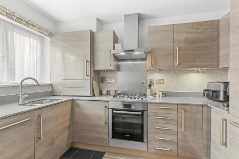 37 Bartlett Place, HP12 3ER-5.jpg