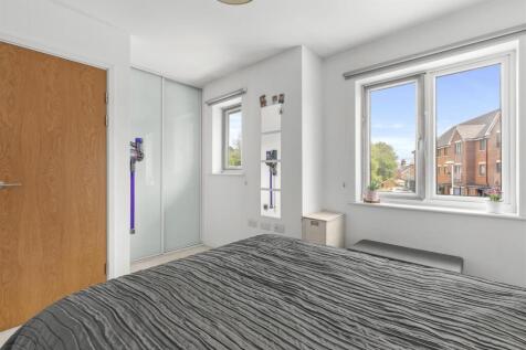 37 Bartlett Place, HP12 3ER-3.jpg