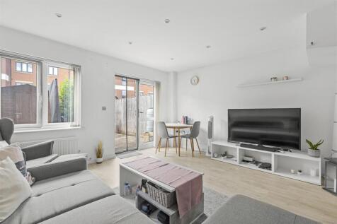 37 Bartlett Place, HP12 3ER-8.jpg