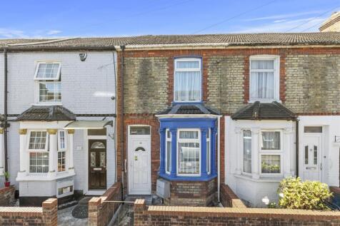 23 Upper Green Street, HP11 2RB-10.jpg