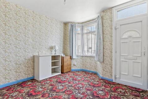 23 Upper Green Street, HP11 2RB-1.jpg
