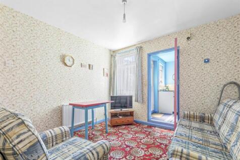23 Upper Green Street, HP11 2RB-3.jpg