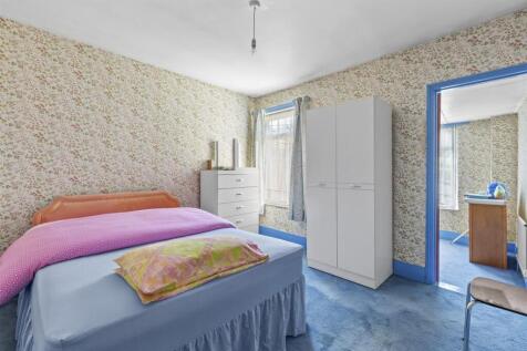 23 Upper Green Street, HP11 2RB-8.jpg