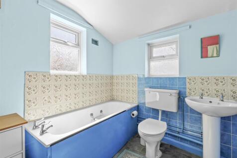 23 Upper Green Street, HP11 2RB-6.jpg