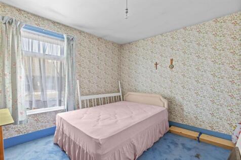 23 Upper Green Street, HP11 2RB-7.jpg