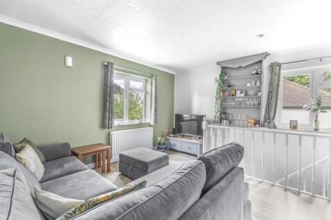 16 Highwood Crescent, HP12 4LY-5.jpg