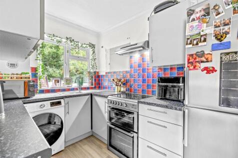 16 Highwood Crescent, HP12 4LY-6.jpg