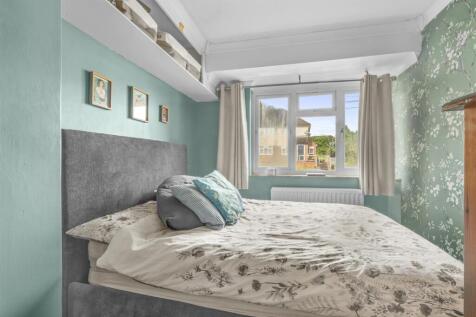 16 Highwood Crescent, HP12 4LY-1.jpg
