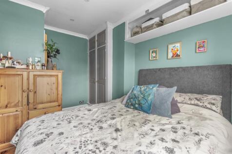 16 Highwood Crescent, HP12 4LY-2.jpg