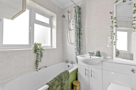 16 Highwood Crescent, HP12 4LY-7.jpg