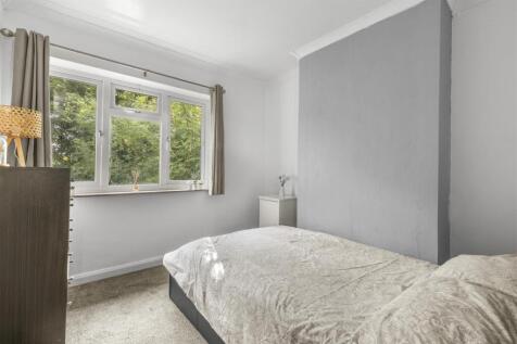 16 Highwood Crescent, HP12 4LY-3.jpg