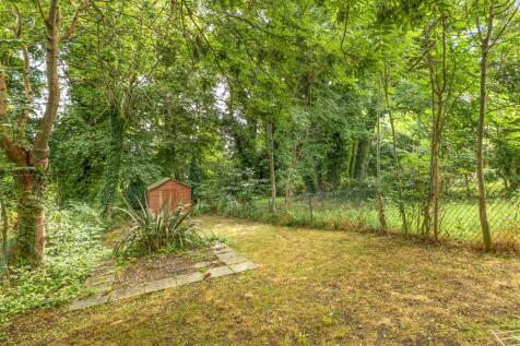 16 Highwood Crescent, HP12 4LY-8.jpg