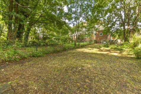 16 Highwood Crescent, HP12 4LY-9.jpg