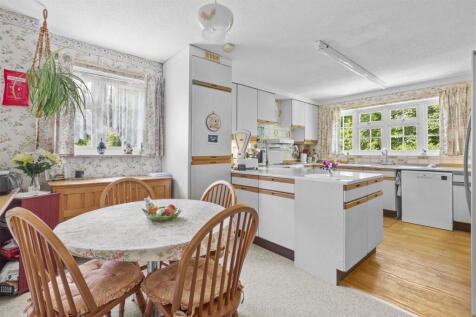 6 Huntley Close, HP13 5PQ-6.jpg