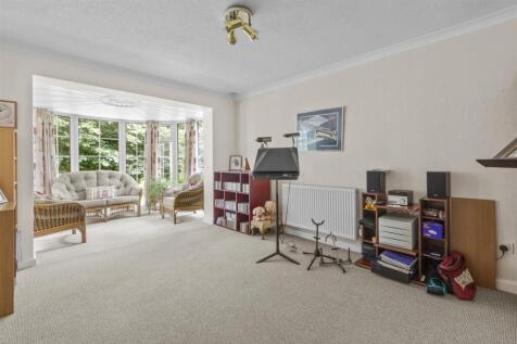 6 Huntley Close, HP13 5PQ-13.jpg