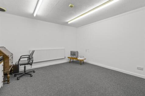 6 Huntley Close, HP13 5PQ-14.jpg