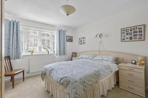 6 Huntley Close, HP13 5PQ-15.jpg