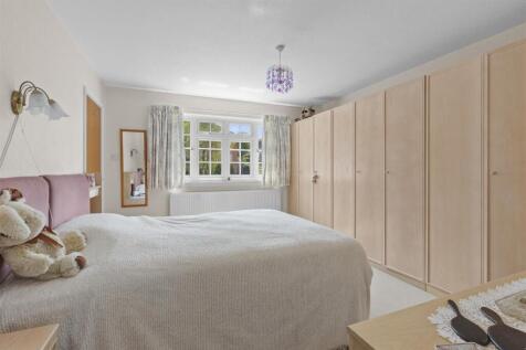 6 Huntley Close, HP13 5PQ-3.jpg