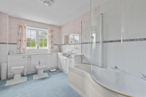 6 Huntley Close, HP13 5PQ-4.jpg