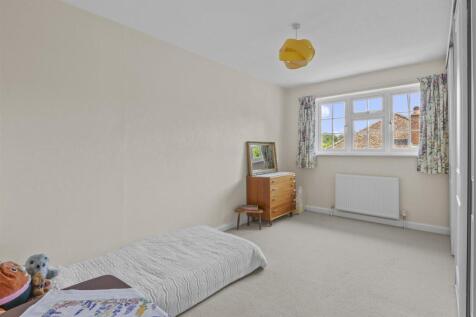 6 Huntley Close, HP13 5PQ-1.jpg
