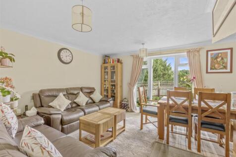 142b Totteridge Road, HP13 6HZ-7.jpg