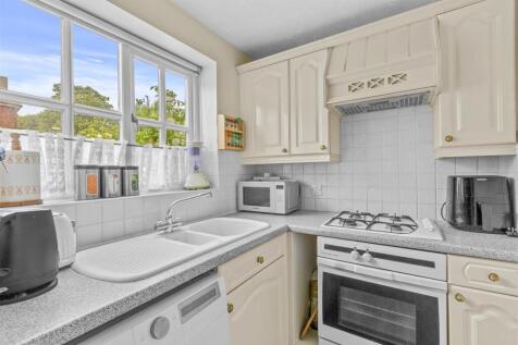 142b Totteridge Road, HP13 6HZ-6.jpg