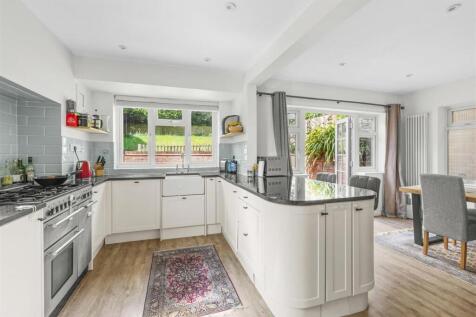 1 Shelley Road, HP11 2UP (LOW RES)-7.jpg