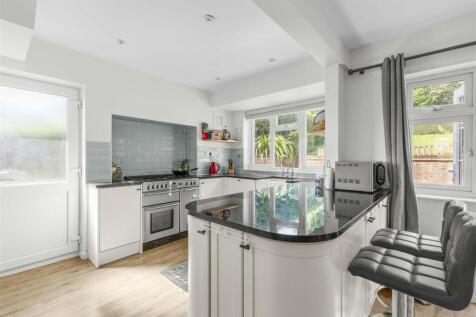 1 Shelley Road, HP11 2UP (LOW RES)-10.jpg