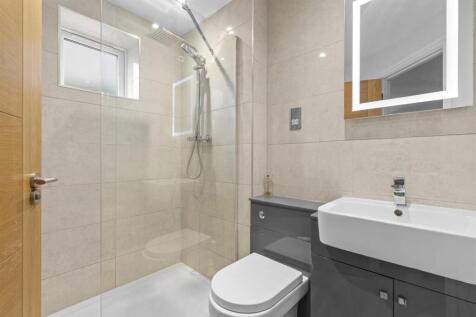 Flat 4, 77 London Road, HP11 1BN-4.jpg