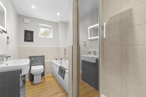 Flat 4, 77 London Road, HP11 1BN-5.jpg