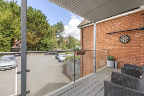 Flat 4, 77 London Road, HP11 1BN-9.jpg