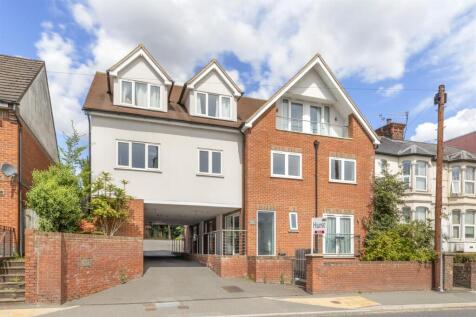 Flat 4, 77 London Road, HP11 1BN-13.jpg