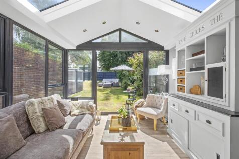 27 Ellsworth Road, HP11 2TU-9.jpg