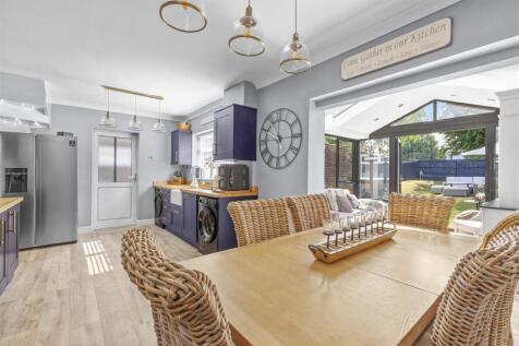 27 Ellsworth Road, HP11 2TU-8.jpg