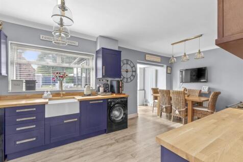 27 Ellsworth Road, HP11 2TU-6.jpg