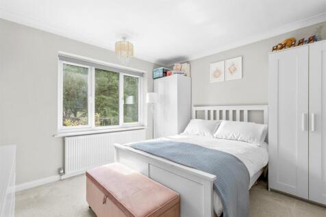 27 Ellsworth Road, HP11 2TU-3.jpg
