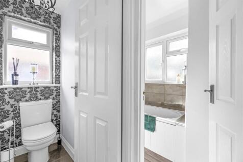 27 Ellsworth Road, HP11 2TU-2.jpg